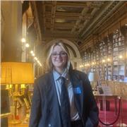 Étudiante avec un bac (spécialité: maths/ physique-chimie)